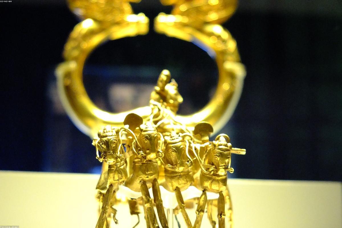 Bracelet Cartier Love : histoire, prix et comment l'authentifier