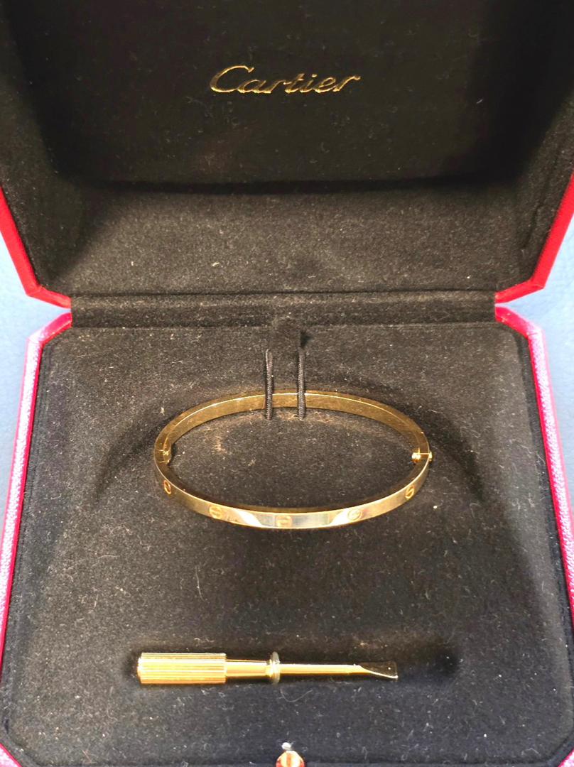 Bracelet CARTIER "LOVE" en or jaune 18 carats 750 taille 16